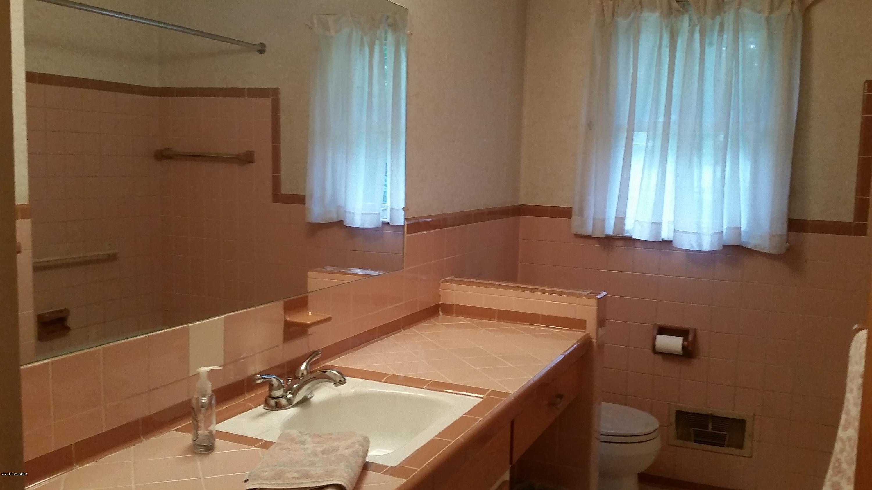 3508 Olney Road Kalamazoo, MI 49006 - Photo 11 of 19 Full bath