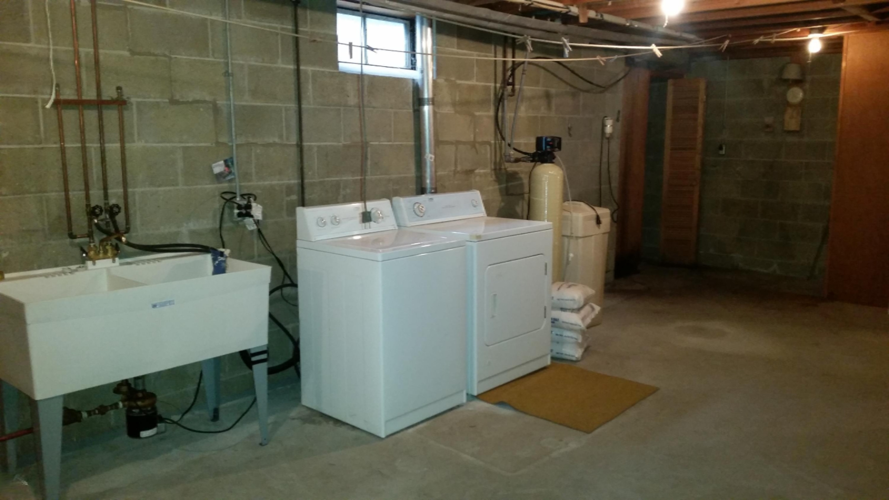 3508 Olney Road Kalamazoo, MI 49006 - Photo 17 of 19 Laundry area
