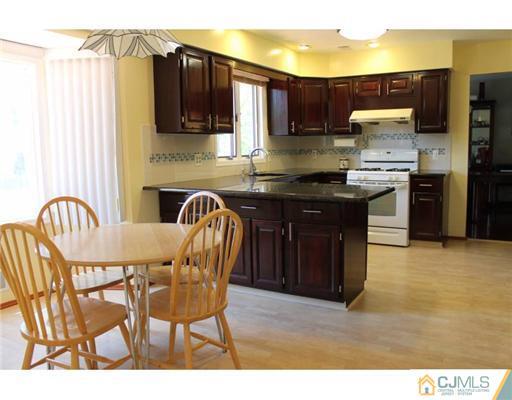 8 Sinclair Road Edison, NJ 08820 - Photo 5 of 11