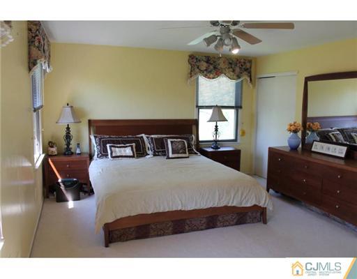 8 Sinclair Road Edison, NJ 08820 - Photo 7 of 11
