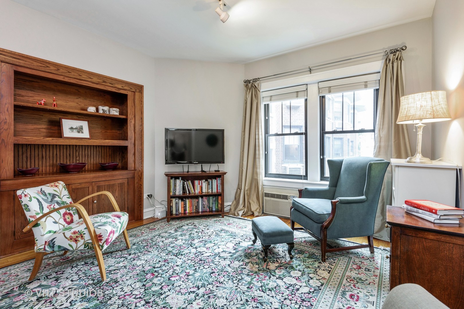 535 West Addison Street, Unit 2E Chicago, IL 60613 - Photo 5 of 11 a living room with furniture a flat screen tv and a window