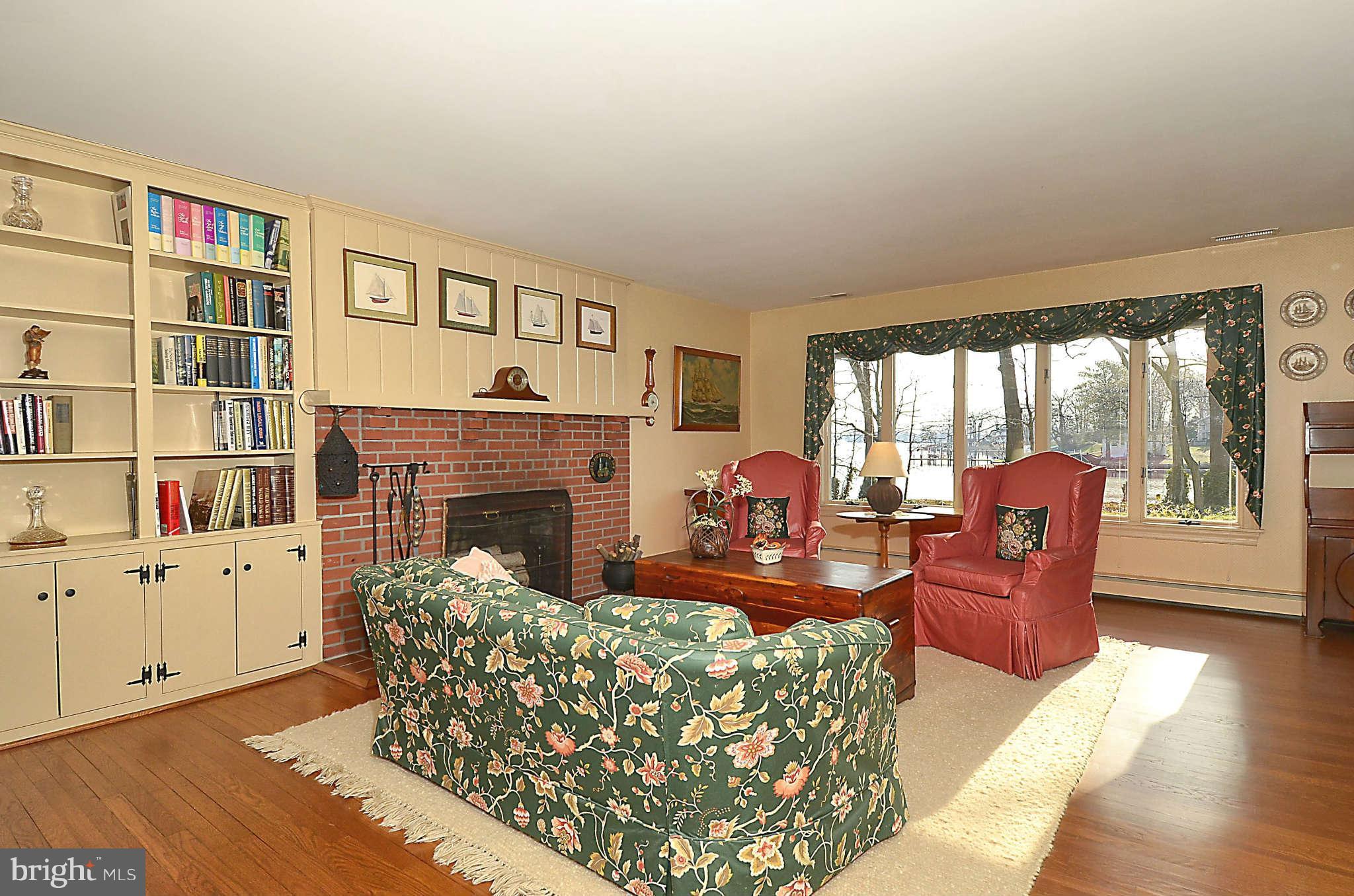 306 Cove Road Queenstown, MD 21658 - Photo 4 of 29 Living Room