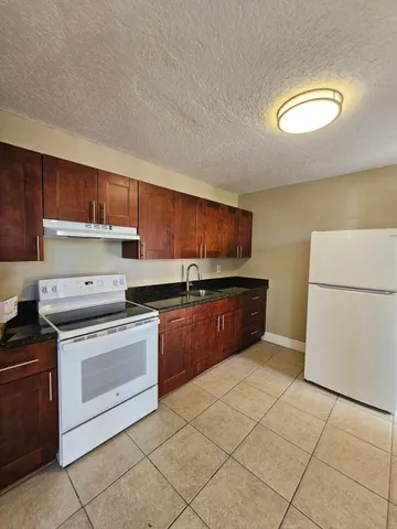 $1,700 | 1200 West Blue Heron Boulevard, Unit 7, Riviera Beach, FL 33404