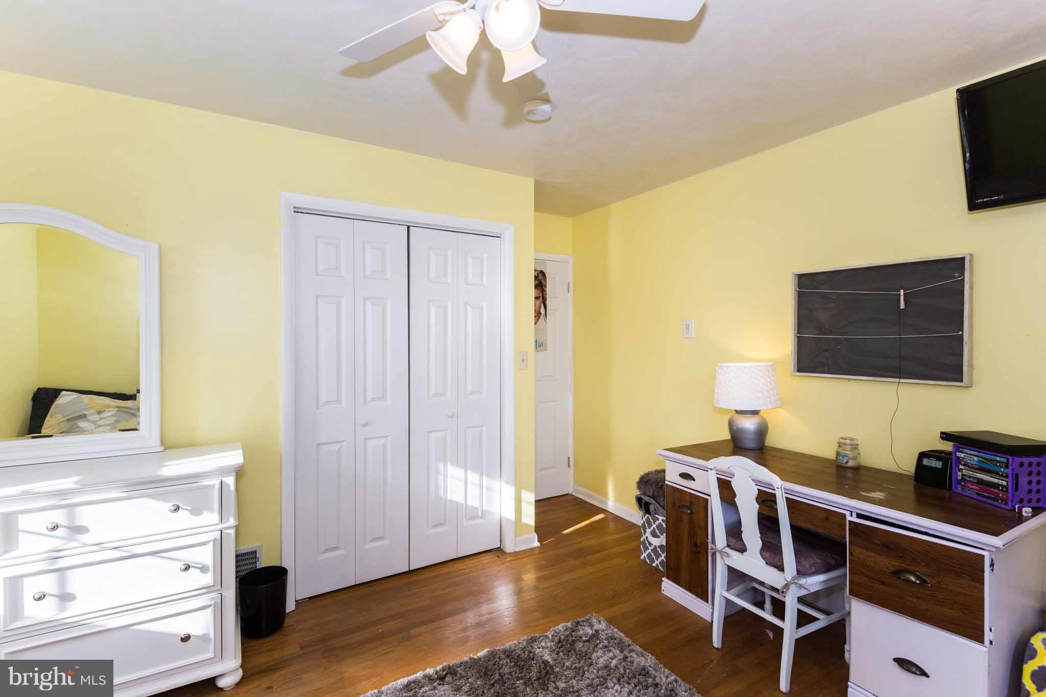 19414 Resh Mill Road Hampstead, MD 21074 - Photo 16 of 25 a workspace with furniture and wooden floor