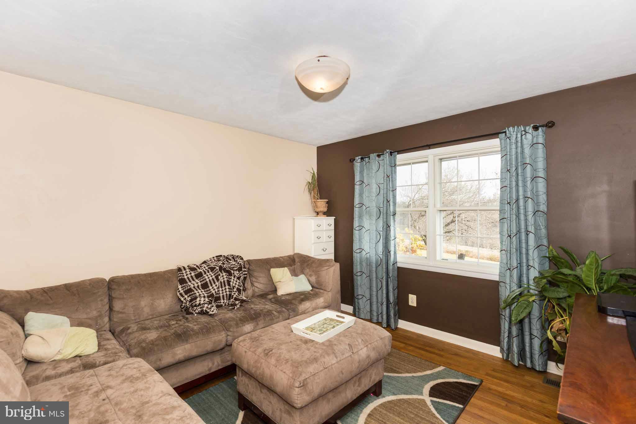 19414 Resh Mill Road Hampstead, MD 21074 - Photo 10 of 25 a living room with furniture and a potted plant