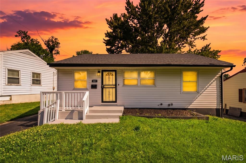 321 Caithness Road St. Louis, MO 63137 - Photo 1 of 24 Gallery Image 1