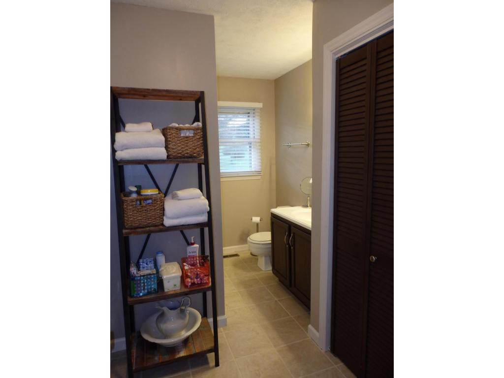 1020 Pleasant Grove Road Bluff City, TN 37618 - Photo 9 of 24 Hall Bath