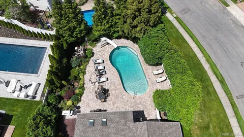 $974,999 | 8 Griggs Drive, Greenlawn, NY 11740