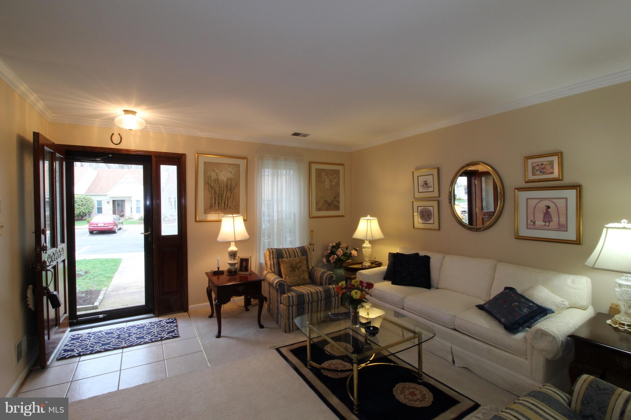 935 Riversedge Circle Annapolis, MD 21401 - Photo 4 of 20 Living Room