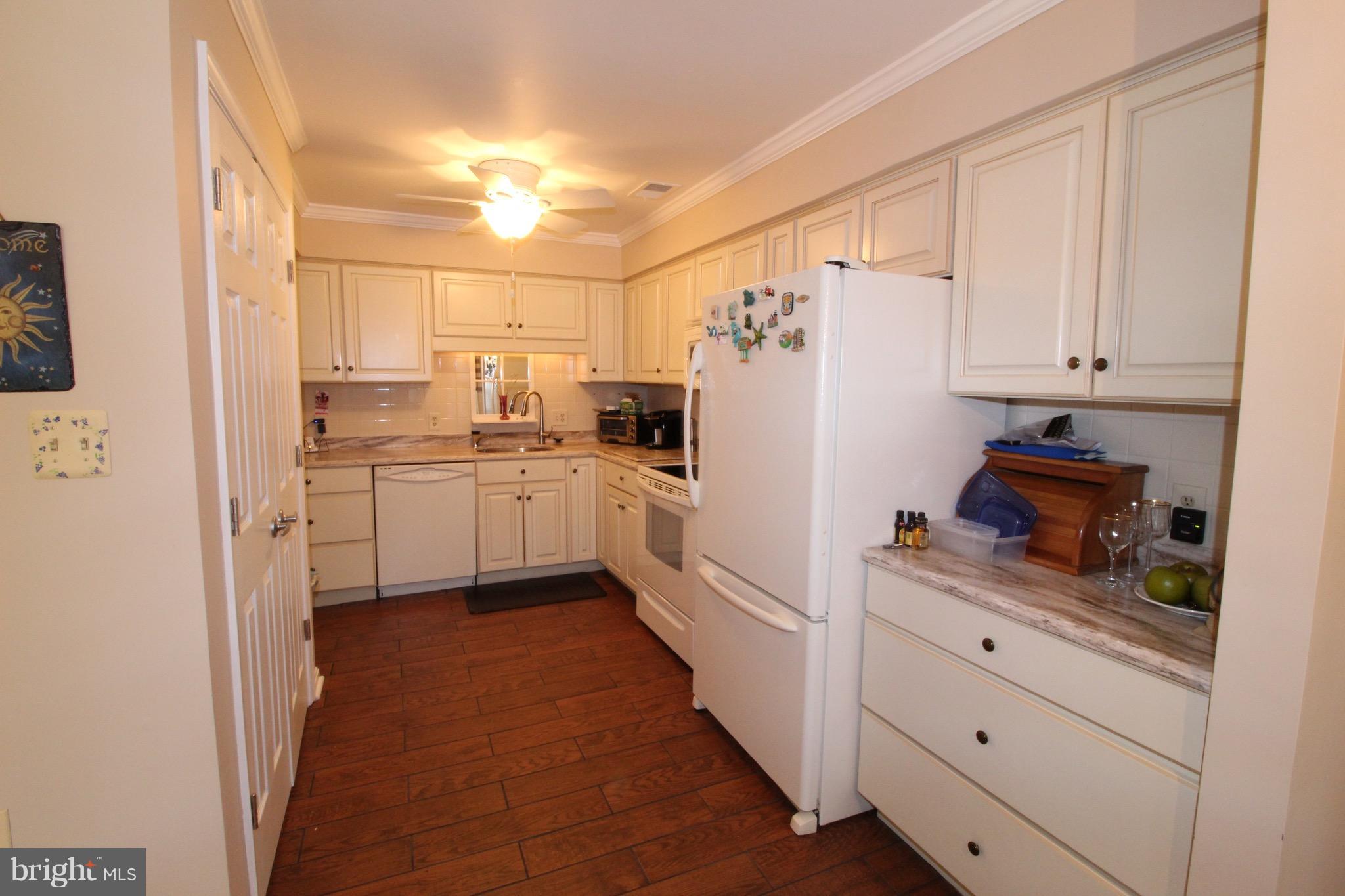 935 Riversedge Circle Annapolis, MD 21401 - Photo 7 of 20 Kitchen