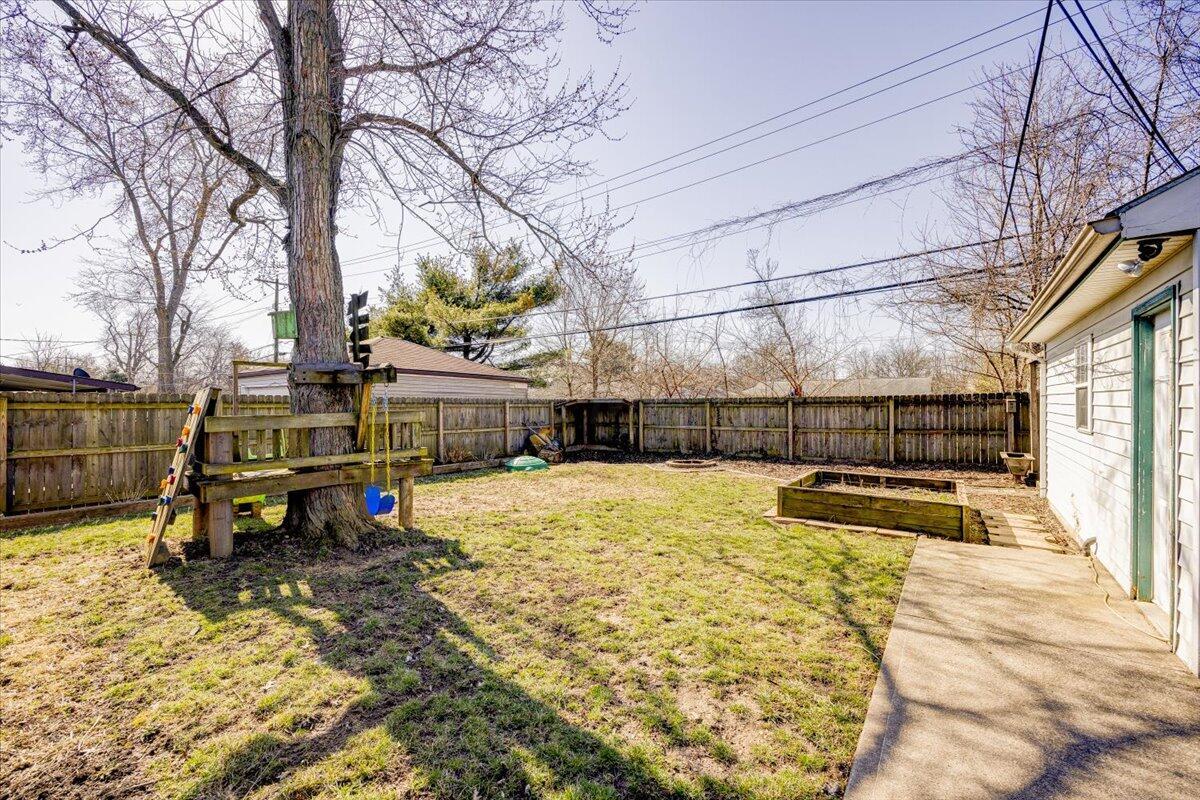 883 Sunview Road Reynoldsburg, OH 43068 - Photo 5 of 25 05-Backyard