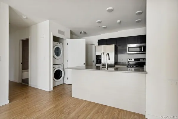 $3,905 | 120 North Pearl Street, Unit 407, Port Chester, NY 10573