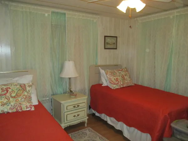 $1,800 | 7915 Southeast Independence Avenue, Hobe Sound, FL 33455