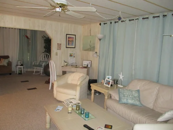 $1,800 | 7915 Southeast Independence Avenue, Hobe Sound, FL 33455