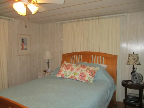 $1,800 | 7915 Southeast Independence Avenue, Hobe Sound, FL 33455