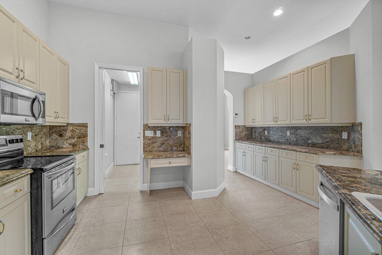 7481 Falls Road West Boynton Beach, FL 33437 - Photo 17 of 33 Kitchen