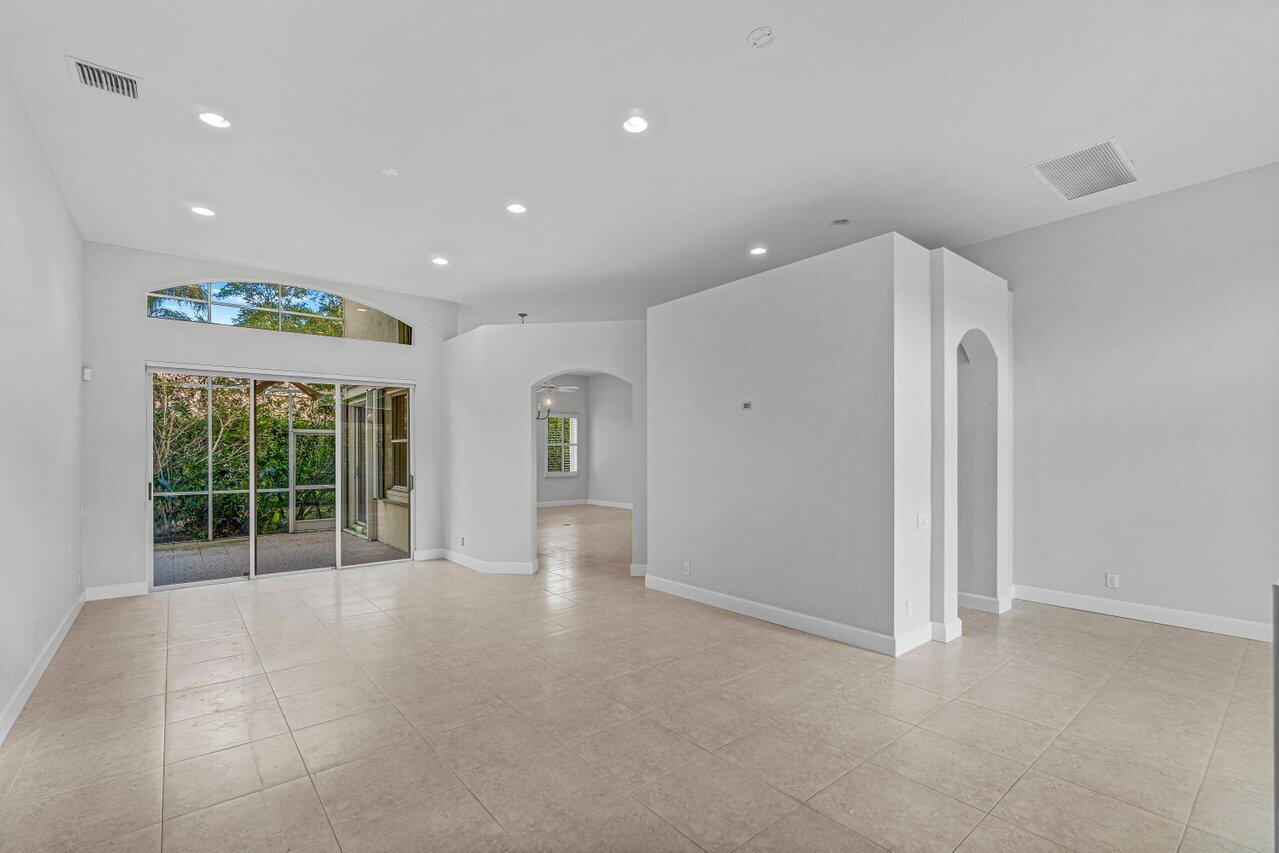 7481 Falls Road West Boynton Beach, FL 33437 - Photo 5 of 33 Living Room