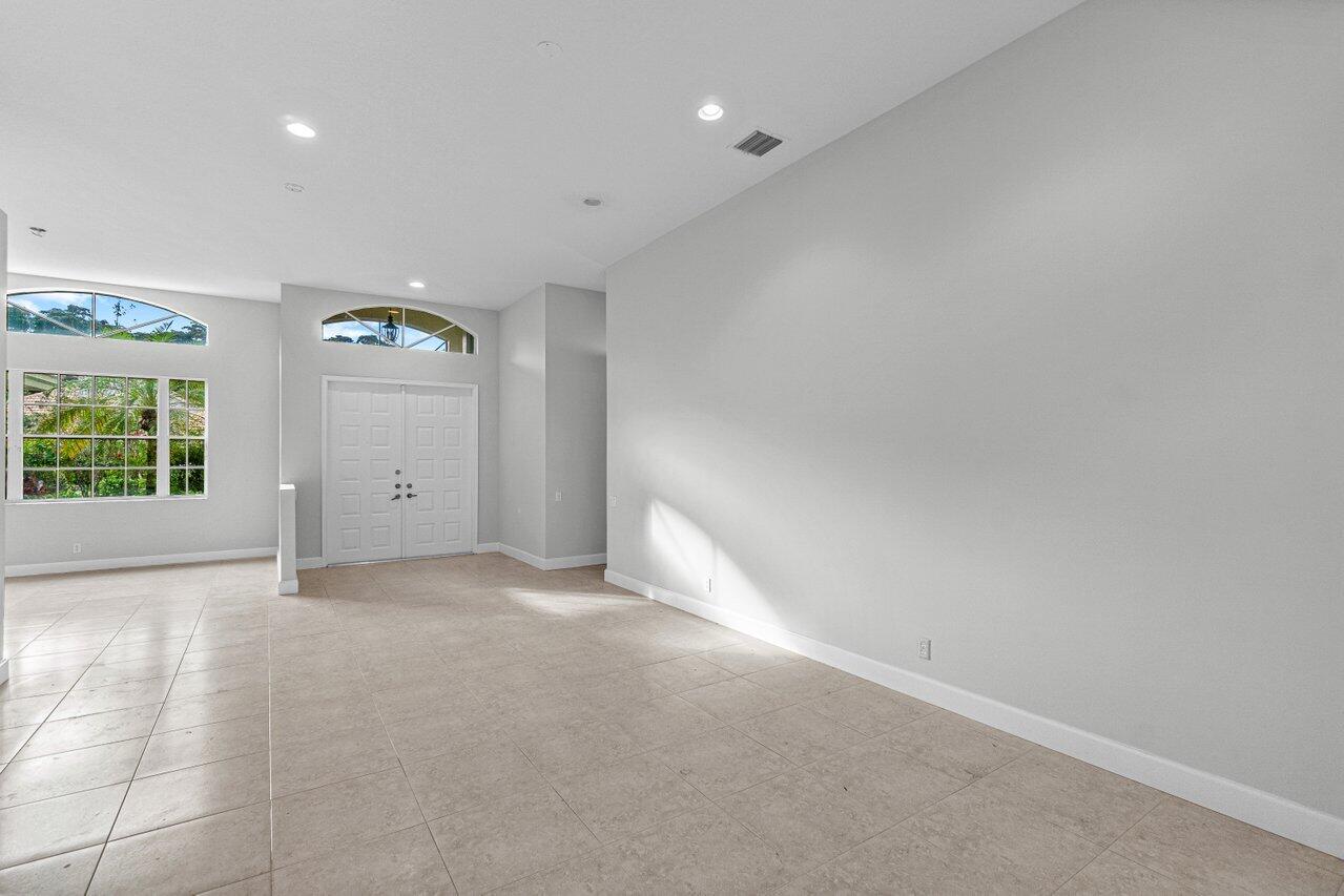 7481 Falls Road West Boynton Beach, FL 33437 - Photo 9 of 33 Entry