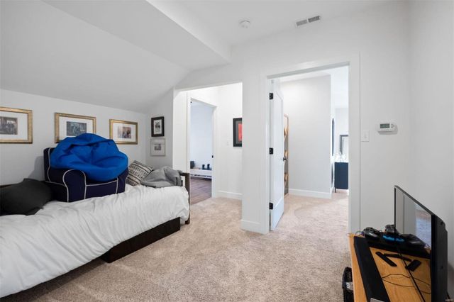 $675,000 | 7330 Flora Avenue, St. Louis, MO 63143