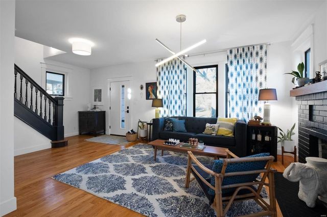 $675,000 | 7330 Flora Avenue, St. Louis, MO 63143