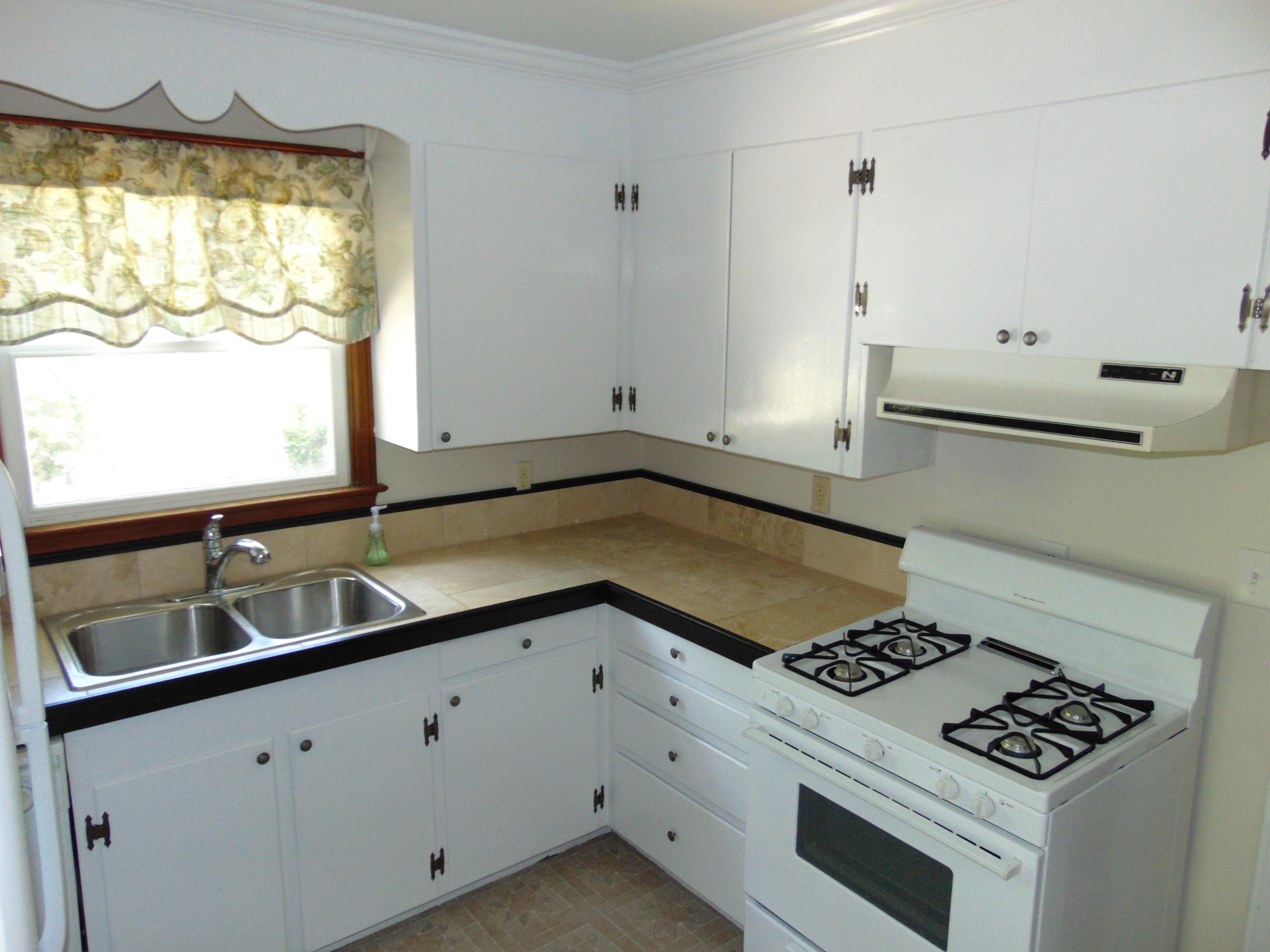 1002 West Recess Road Hanahan, SC 29410 - Photo 18 of 37 NEW GAS RANGE