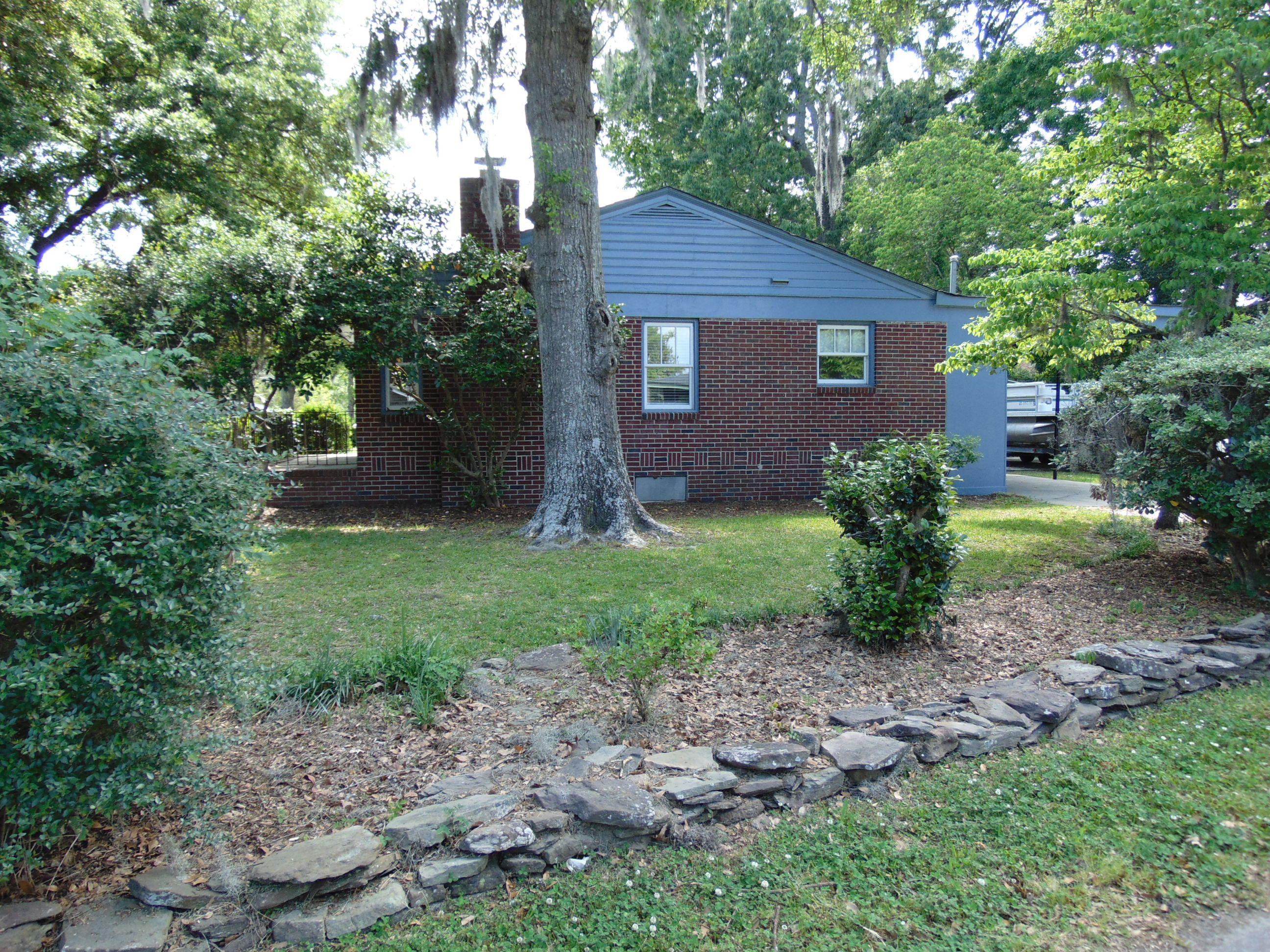1002 West Recess Road Hanahan, SC 29410 - Photo 37 of 37 SIDEYARD