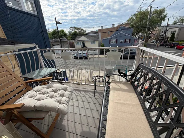 $3,000 | 85 Chestnut Avenue, Unit 1, Jersey City, NJ 07306