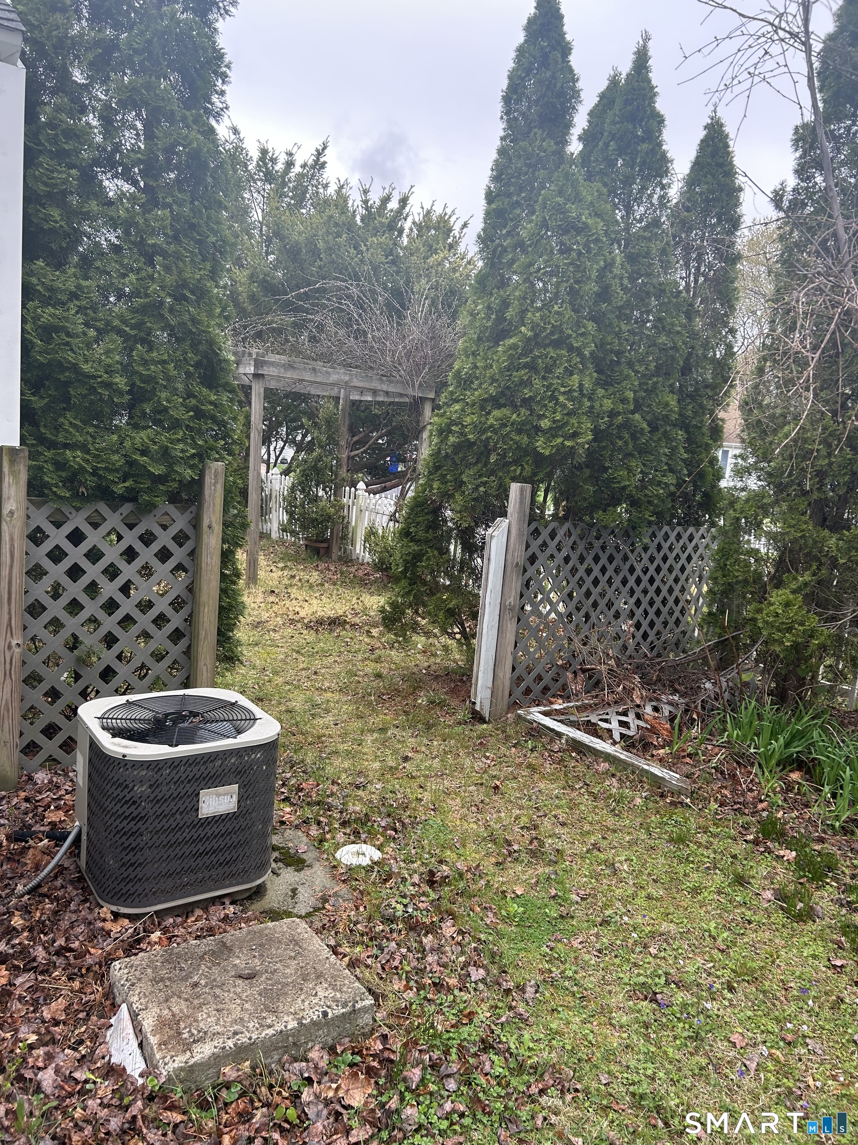 26 Sunnydale Road East Hartford, CT 06118 - Photo 3 of 17 a view of outdoor space and yard