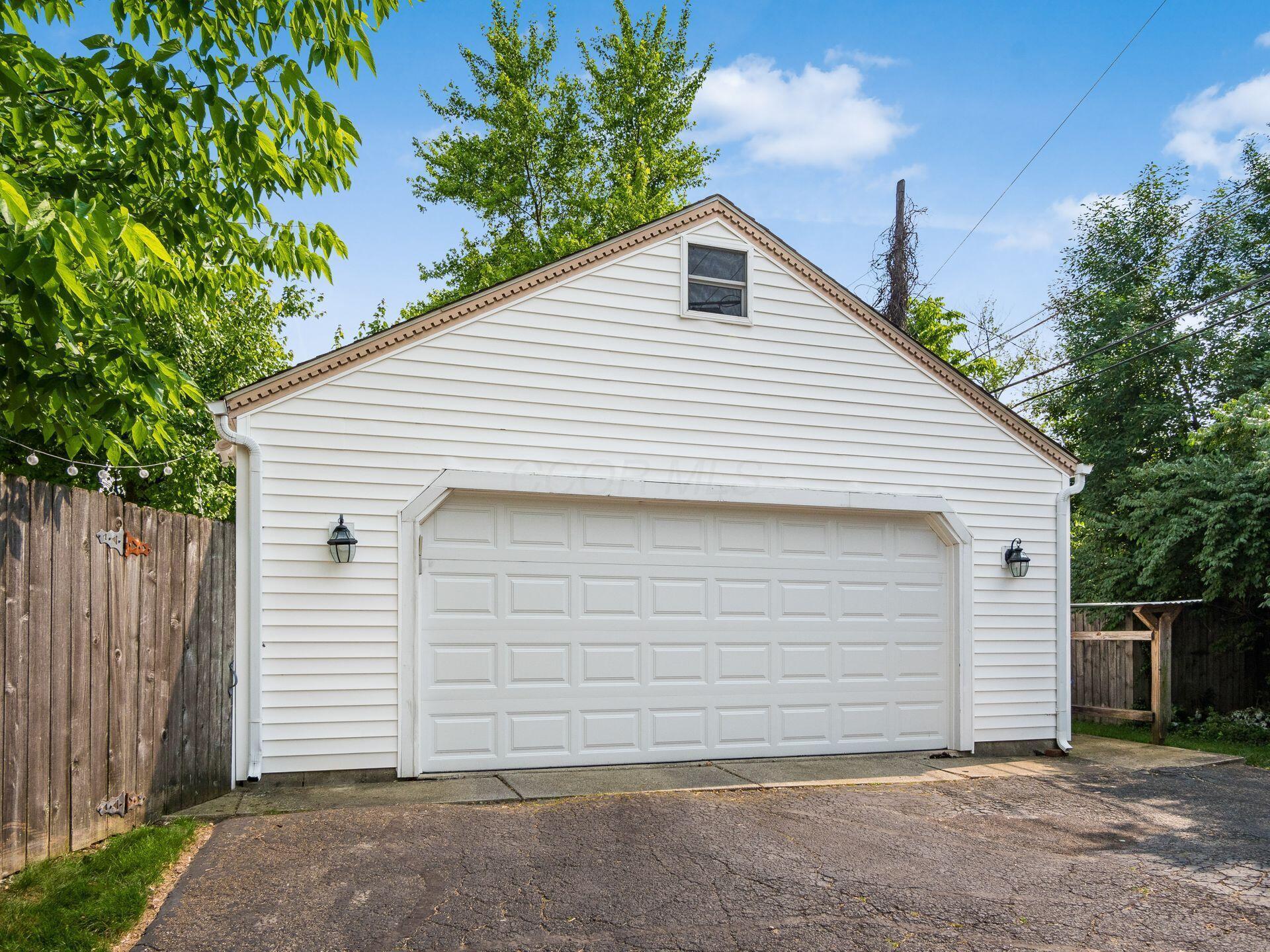 2805 Brandon Road Upper Arlington, OH 43221 - Photo 36 of 40 Detached oversized two car garage with asphalt driveway. Accessed from Ridgeview Road.
