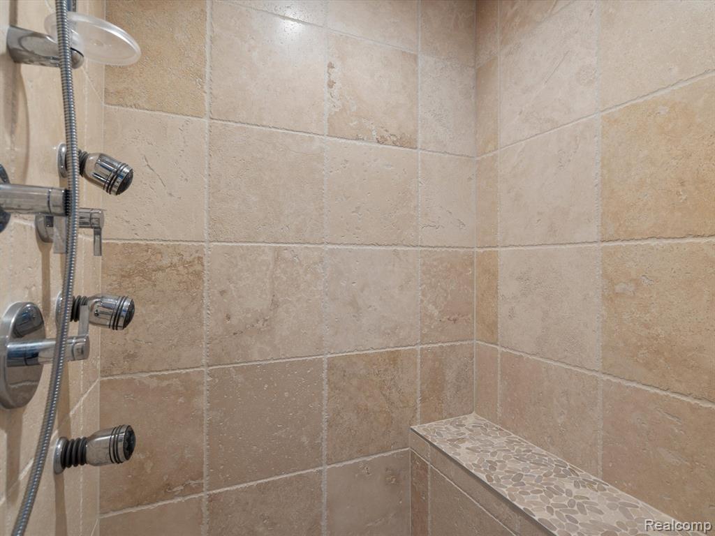 9845 Rilton Clarkston, MI 48348 - Photo 23 of 40