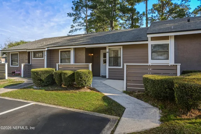 $1,500 | 8329 Derbyshire Place, Jacksonville, FL 32244