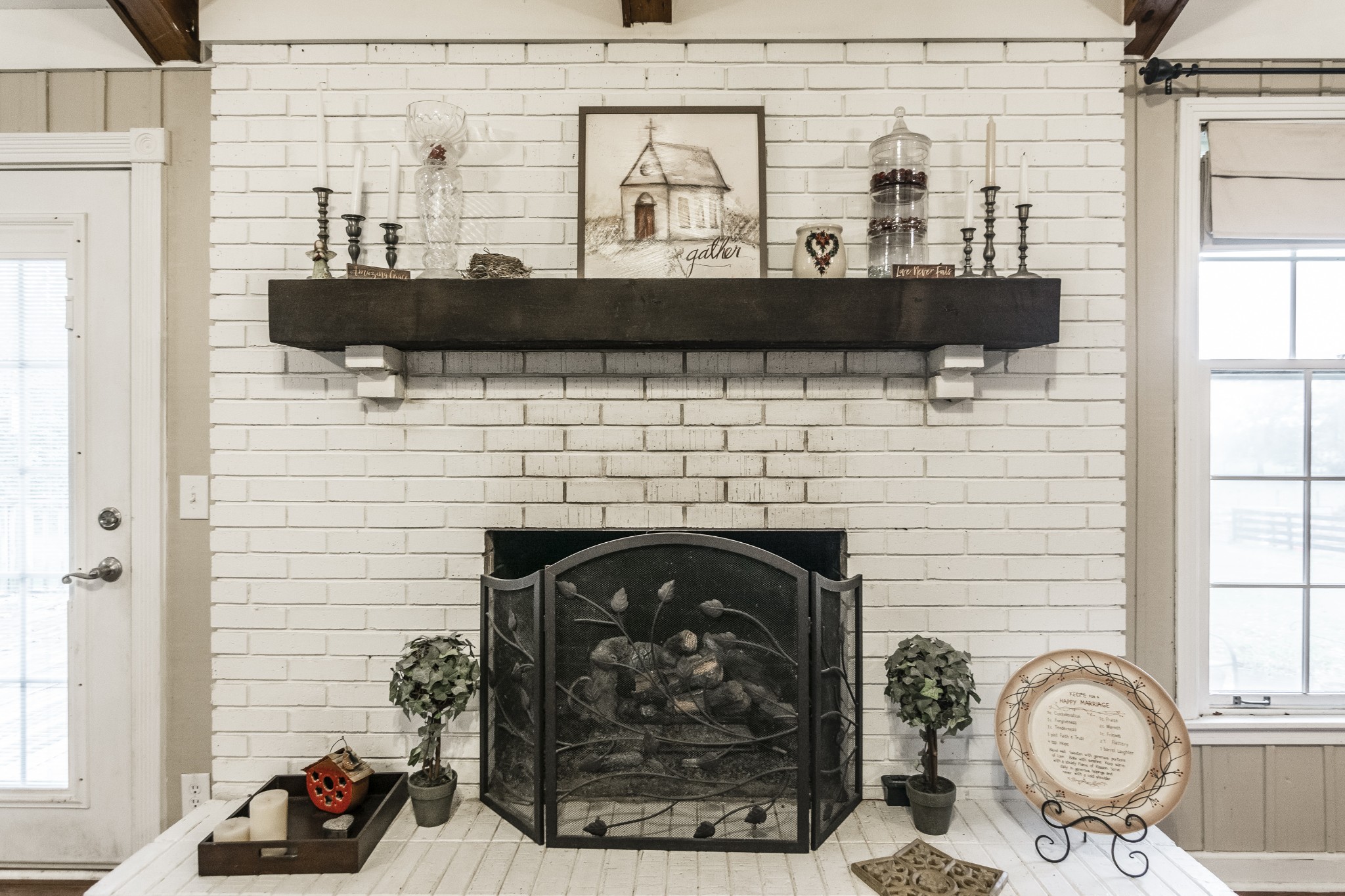 2527 Ewell Elliott Road Springfield, TN 37172 - Photo 16 of 50 a living room with fireplace furniture and a window