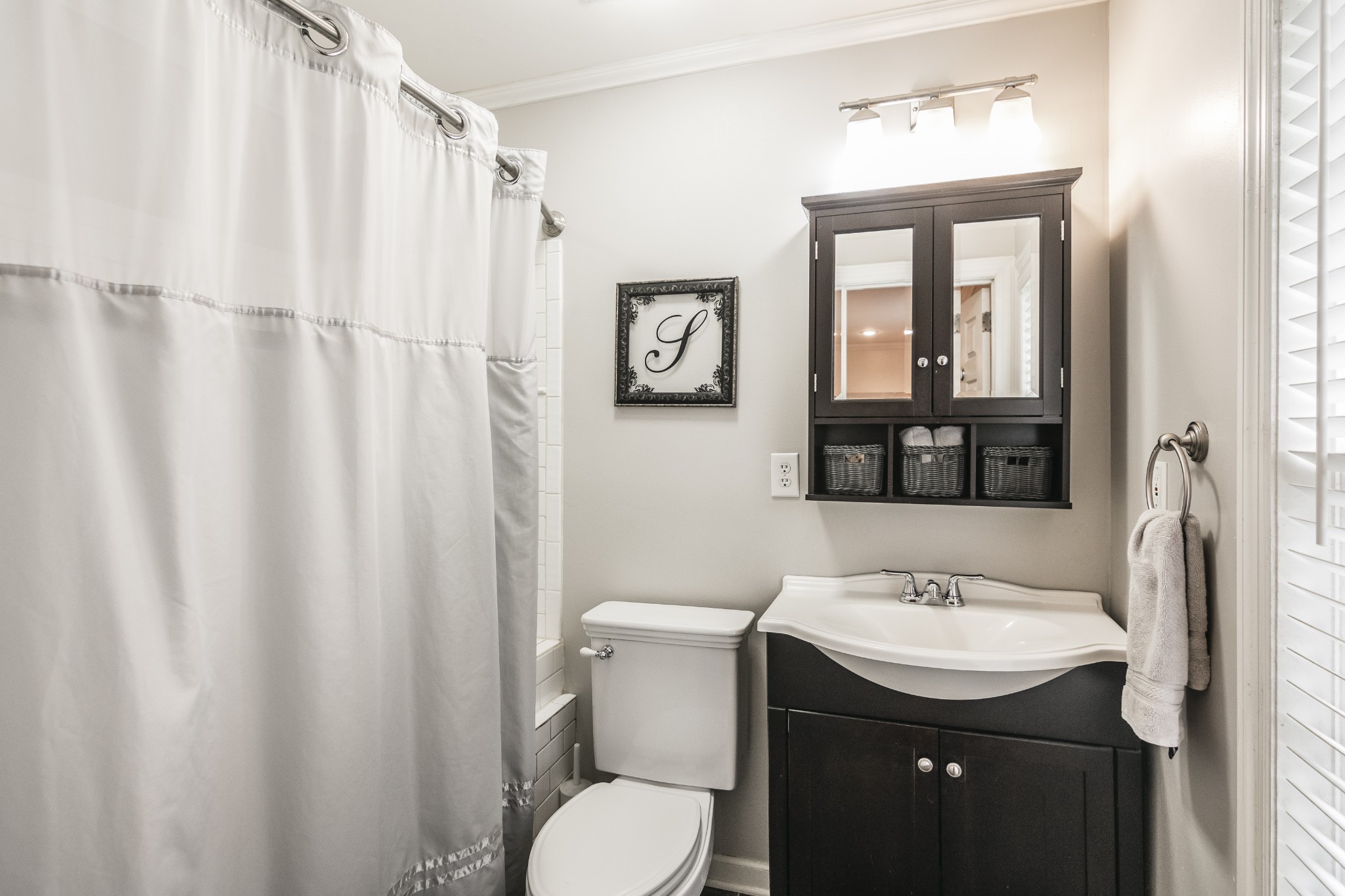 2527 Ewell Elliott Road Springfield, TN 37172 - Photo 19 of 50 a bathroom with a sink a toilet and shower