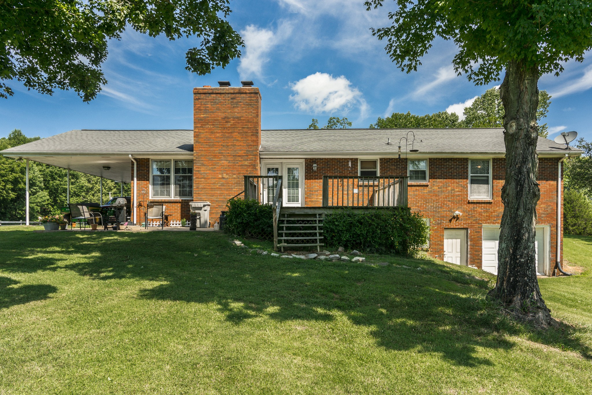 2527 Ewell Elliott Road Springfield, TN 37172 - Photo 5 of 50 a front view of a house with a yard and garage