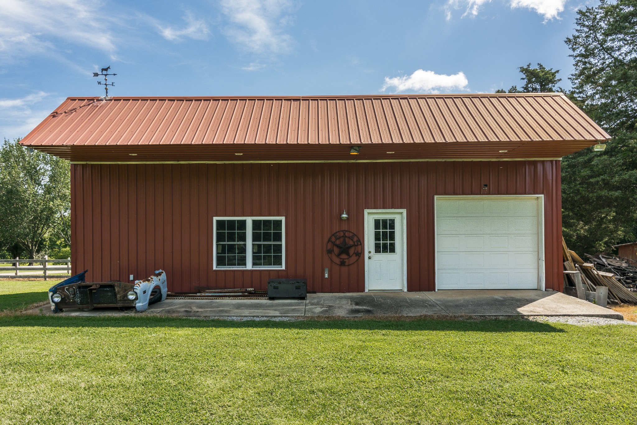 2527 Ewell Elliott Road Springfield, TN 37172 - Photo 41 of 50 a view of a house with backyard and porch