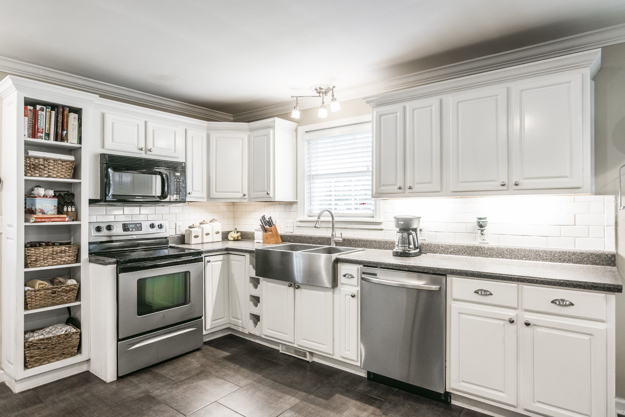 2527 Ewell Elliott Road Springfield, TN 37172 - Photo 10 of 50 a kitchen with granite countertop white cabinets and stainless steel appliances