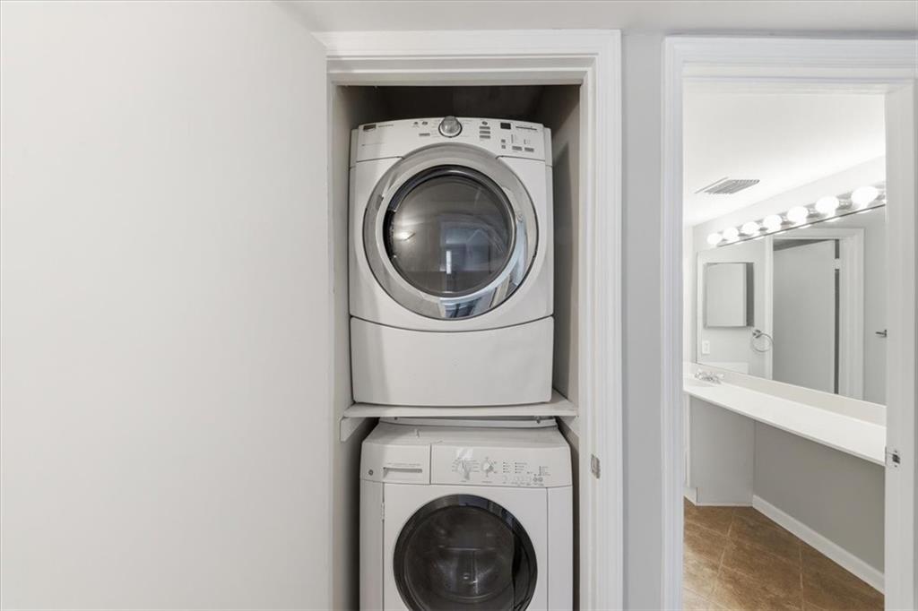 54 La Rue Place Northwest Atlanta, GA 30327 - Photo 18 of 36 a utility room with dryer and washer