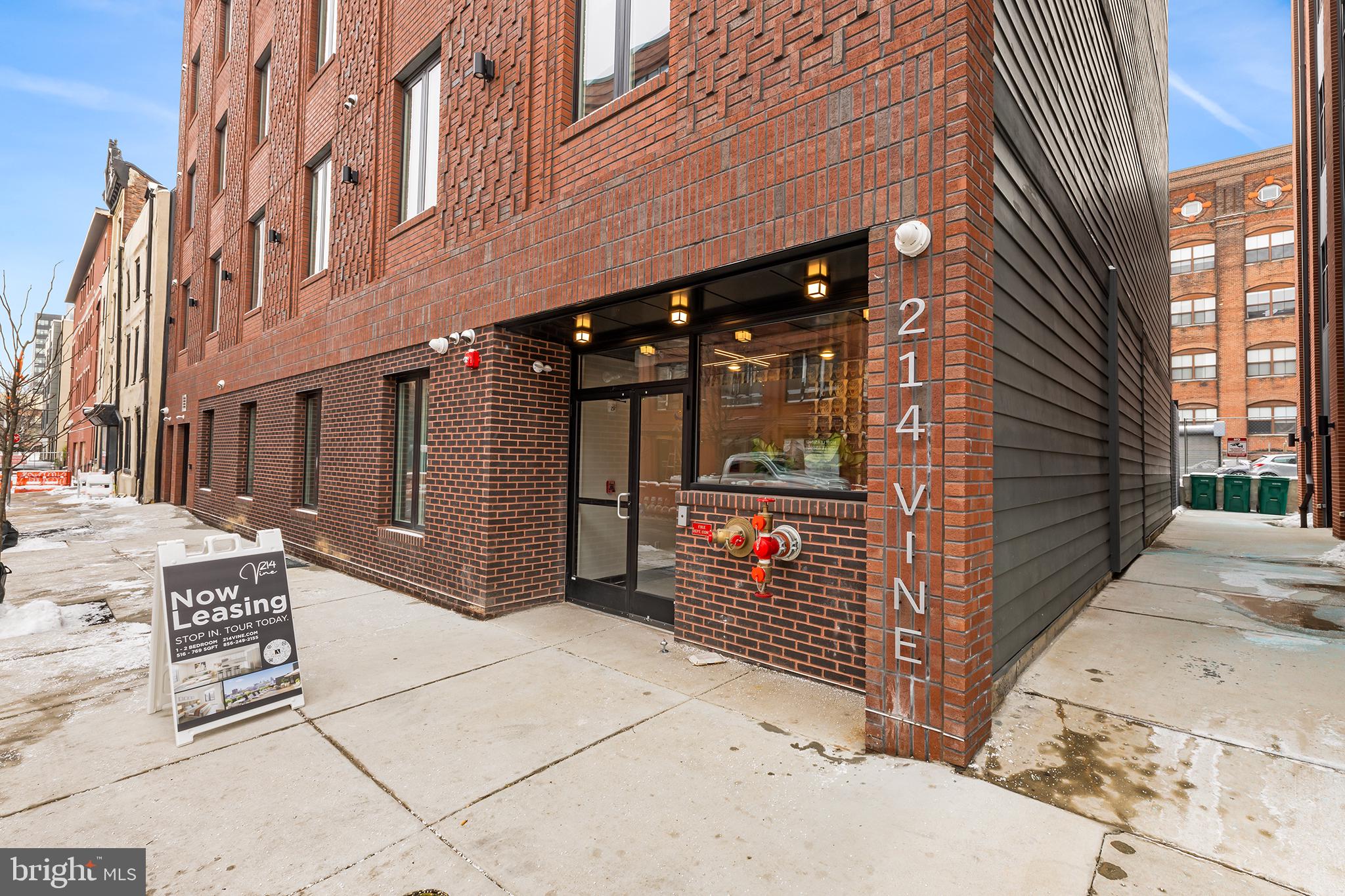 214 Vine Street, Unit 202 Philadelphia, PA 19106 - Photo 32 of 34 a view of a building with sitting area