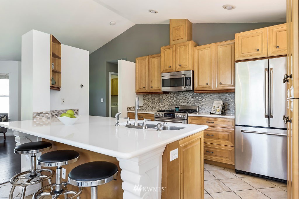 2289 Williams Road Oak Harbor, WA 98277 - Photo 6 of 22 Gallery Image 6