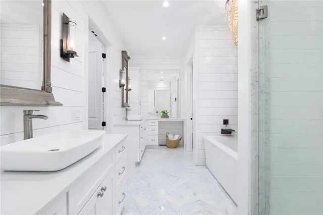 $3,150,000 | 12 Taylor Road, Portsmouth, RI 02871