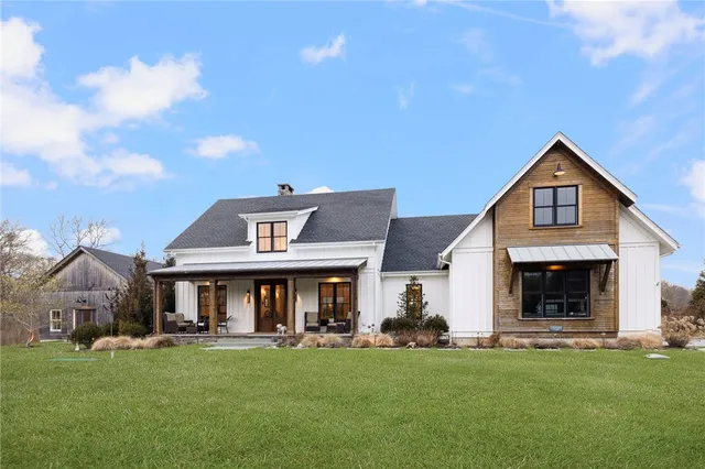 $3,150,000 | 12 Taylor Road, Portsmouth, RI 02871