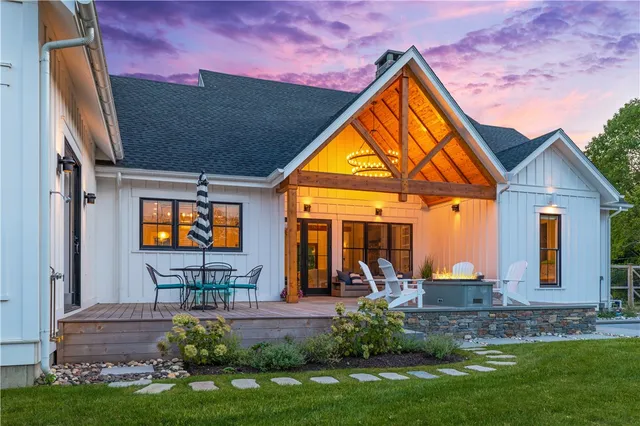 $3,150,000 | 12 Taylor Road, Portsmouth, RI 02871