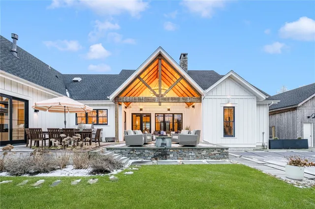 $3,150,000 | 12 Taylor Road, Portsmouth, RI 02871