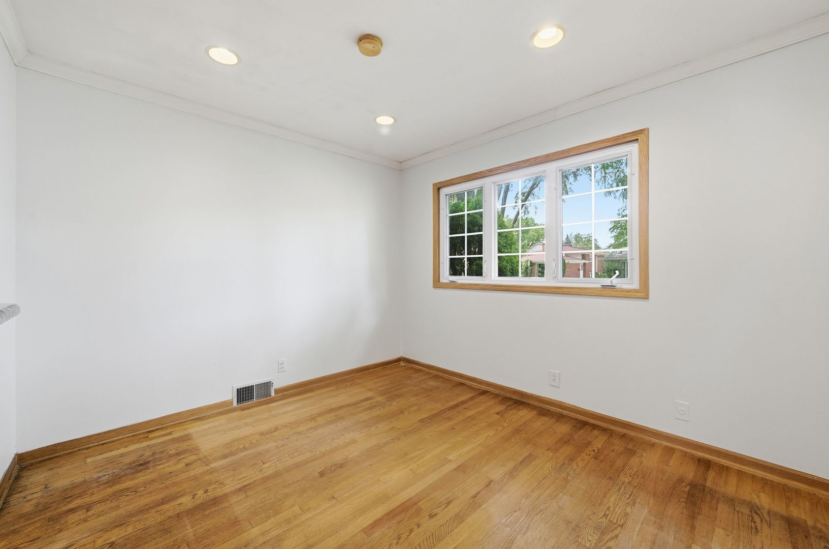 5835 Reba Street Morton Grove, IL 60053 - Photo 8 of 41