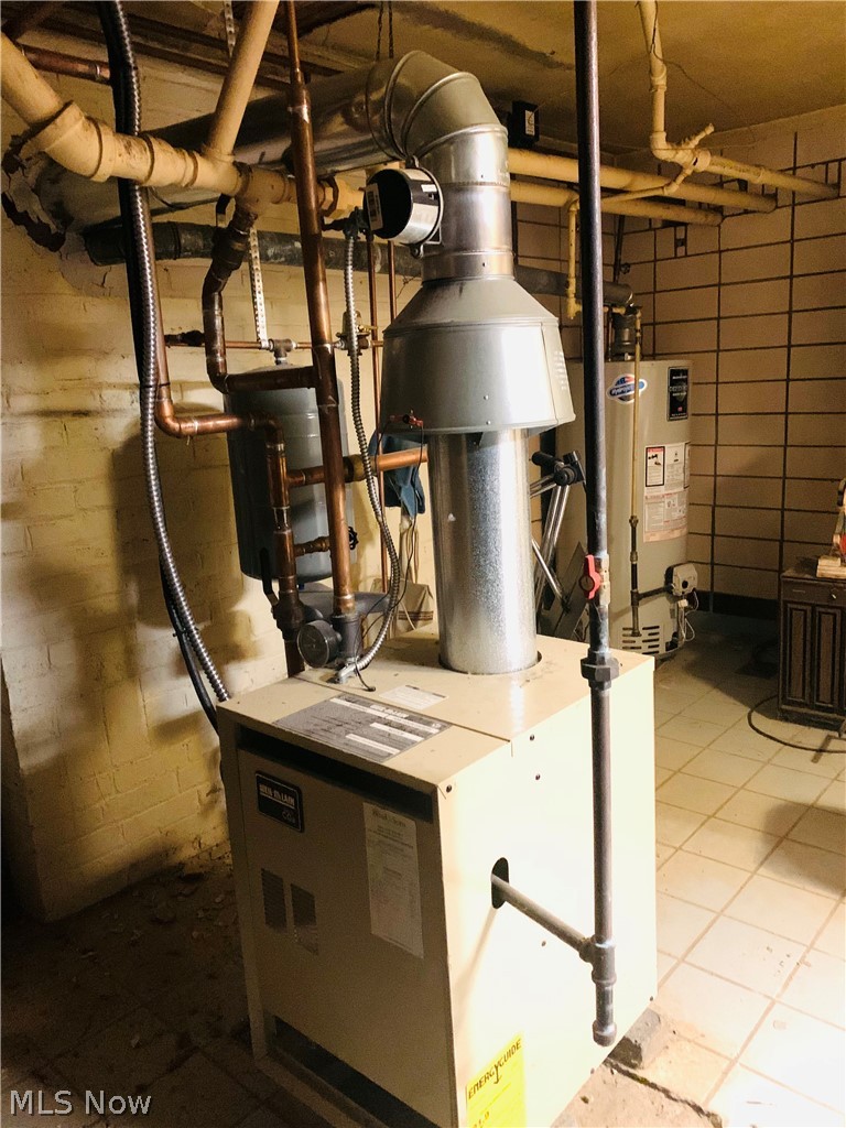 923 Mayfair Road Akron, OH 44303 - Photo 27 of 31 Utility room featuring gas water heater