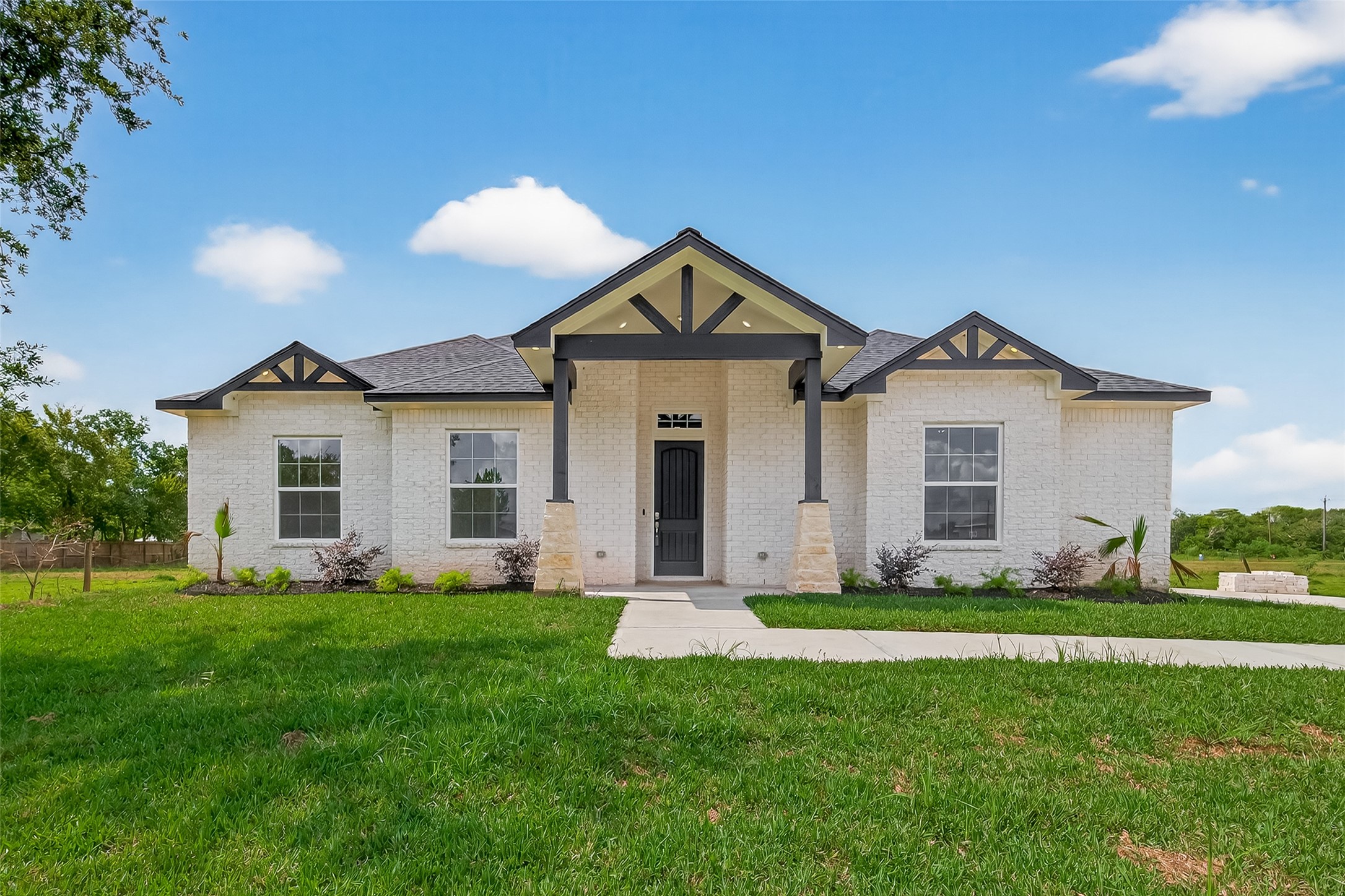 7717 Prairie Street Hitchcock, TX 77563 - Photo 6 of 43 Stylish ranch home with modern flair, offering the perfect blend of classic charm and contemporary design.