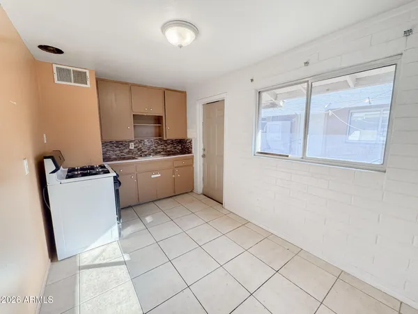 $999 | 3114 East Hubbell Street, Unit B, Phoenix, AZ 85008