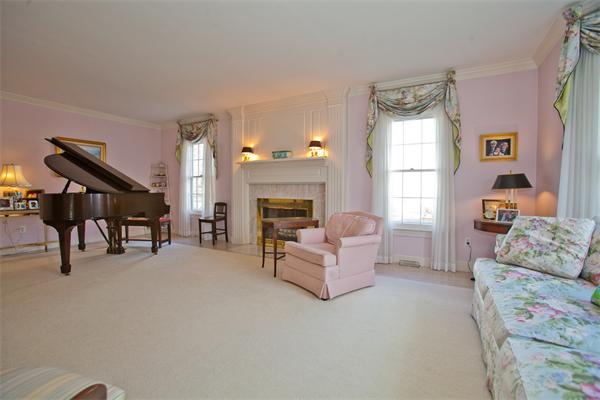 161 Forest Street Wellesley, MA 02481 - Photo 4 of 19 Gallery Image 4