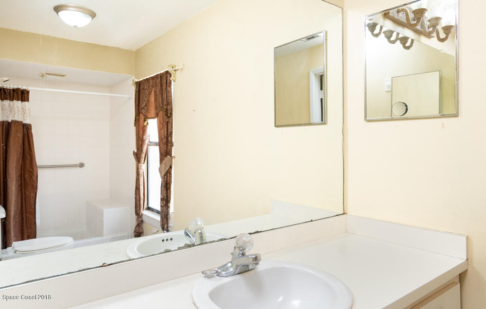305 Myrtlewood Road Melbourne, FL 32940 - Photo 13 of 15 Master Bath