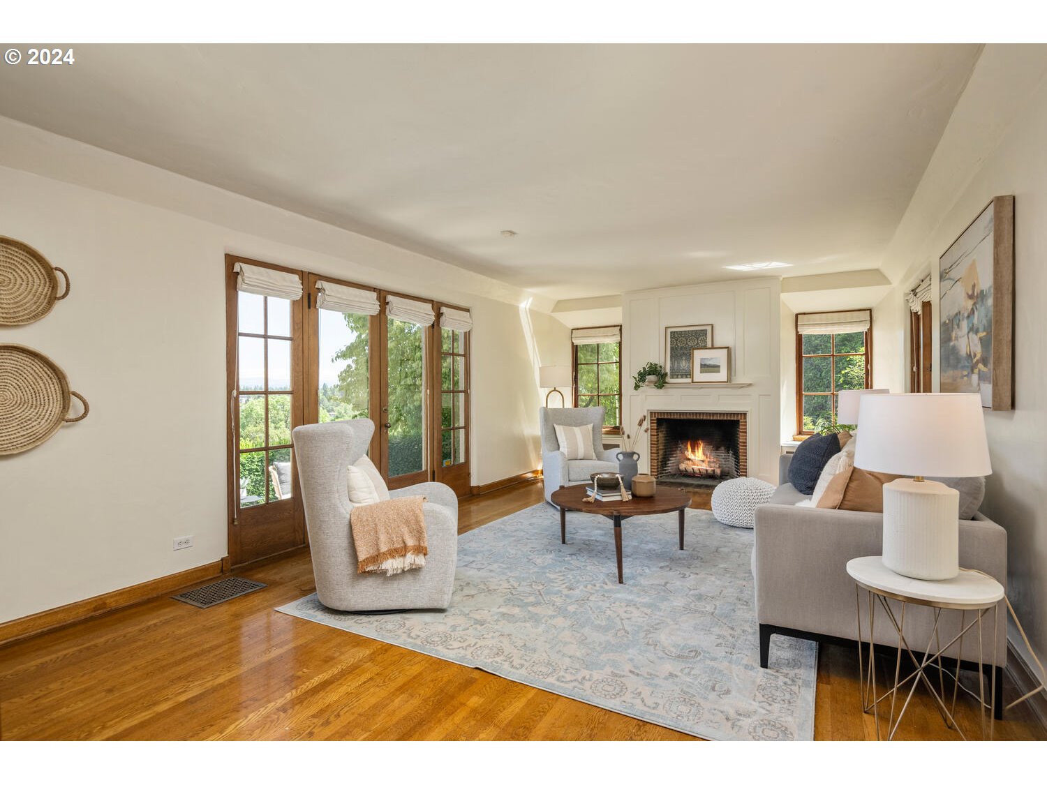 394 Southwest Edgecliff Road Portland, OR 97219 - Photo 11 of 48 Living Room
